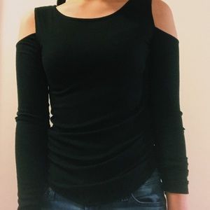 🆕MUDD Shoulder cutout black top